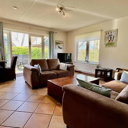 Comfortable 6-person Дом отдыха Sint Maartensvlotbrug