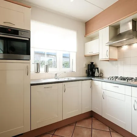 בית נופש In Sint Maartenszee For 6