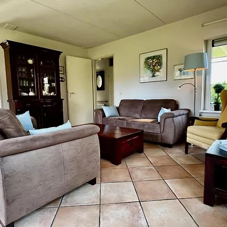 בית נופש In Sint Maartenszee For 6 *